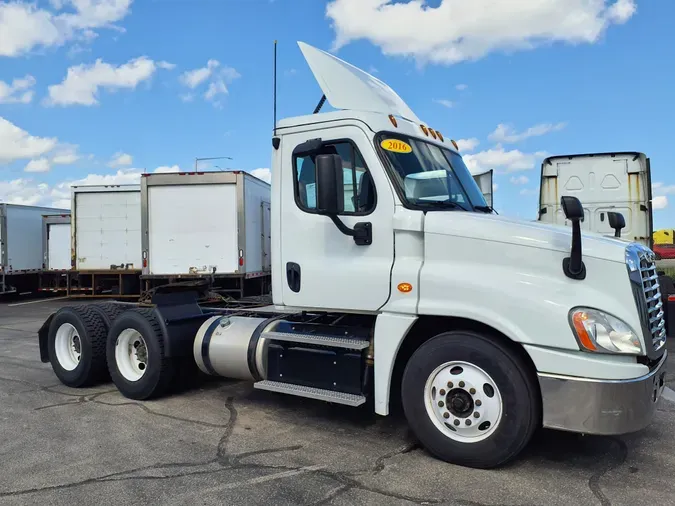 2016 FREIGHTLINER/MERCEDES CASCADIA 125