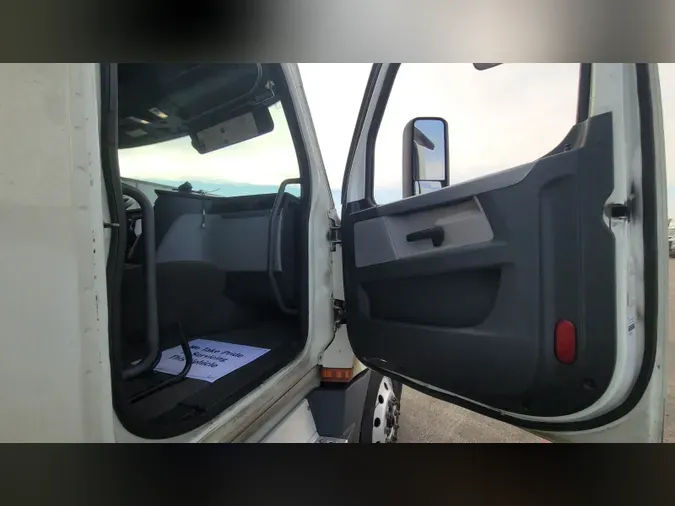 2020 Freightliner Cascadia 126