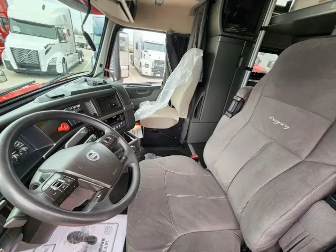 2019 VOLVO VNL64T860