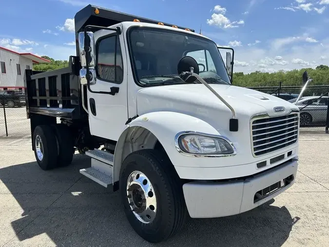 2015 Freightliner BUSINESS CLASS M2 106