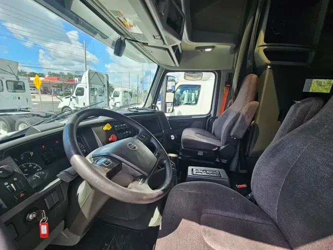 2019 VOLVO VNL64T-760