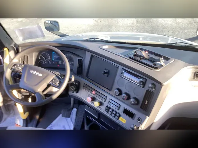 2022 Freightliner Cascadia 126