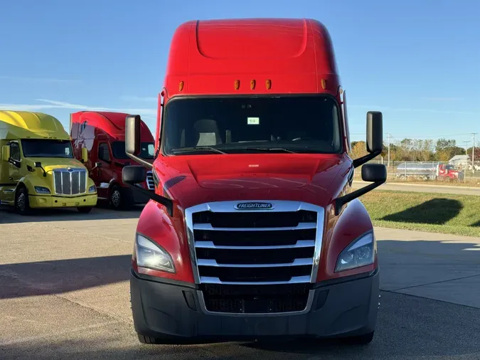 2021 FREIGHTLINER Cascadia 126