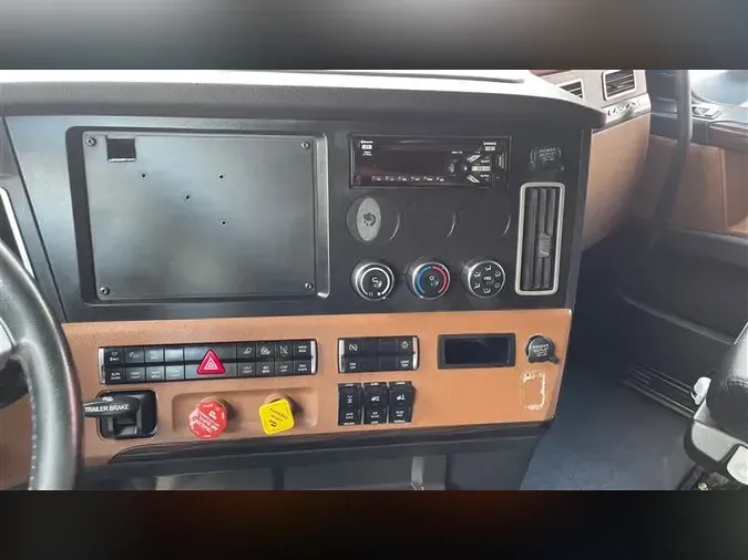 2021 FREIGHTLINER CA126