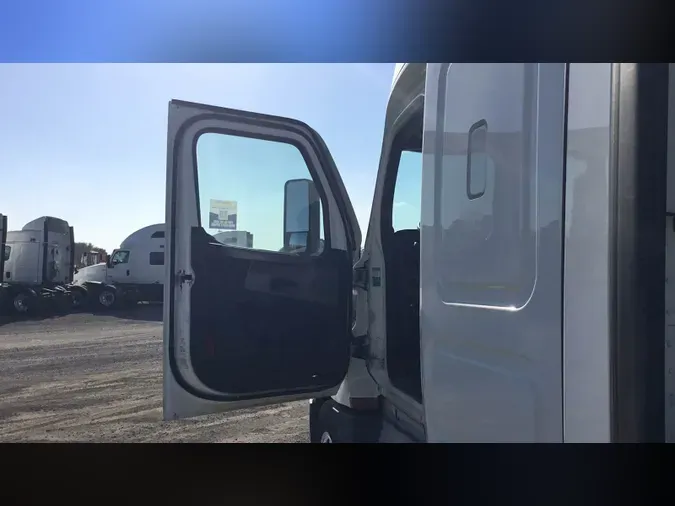 2022 Freightliner Cascadia 126