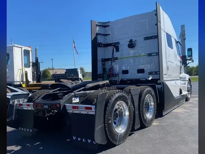 2025 VOLVO TRUCK VNL64T840