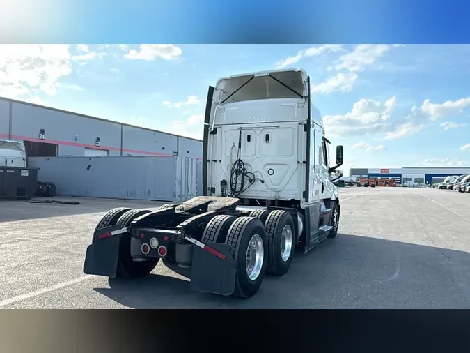 2021 Freightliner Cascadia 126