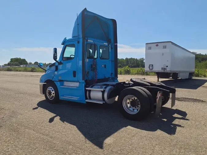 2020 FREIGHTLINER/MERCEDES NEW CASCADIA 126170d8f5ca4224d2f910b2aa0909a7024