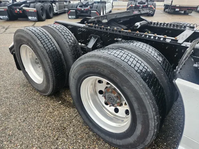 2023 VOLVO VNL64T760