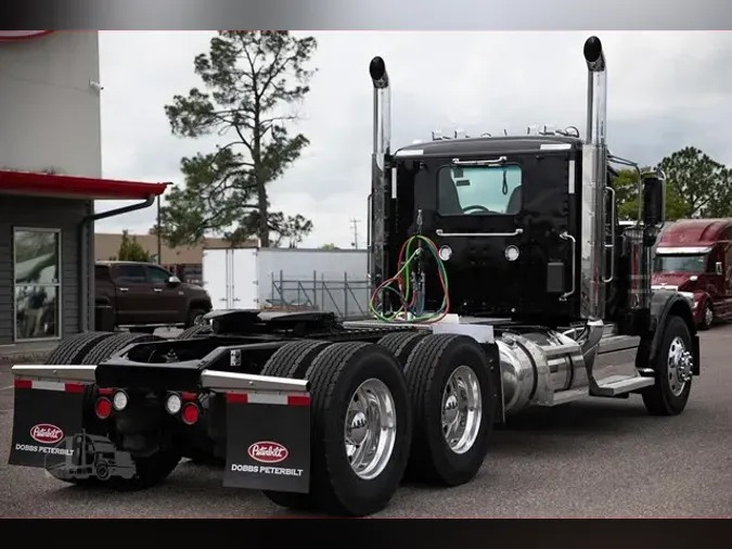 2025 PETERBILT 589