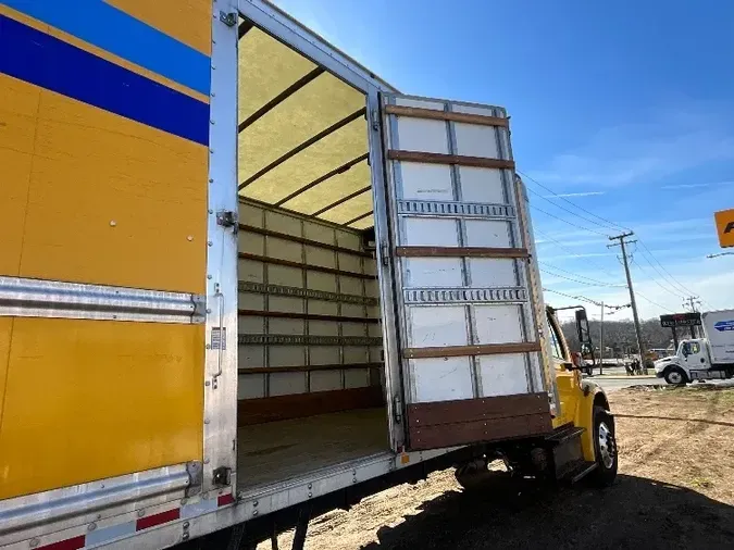 2018 Freightliner M2