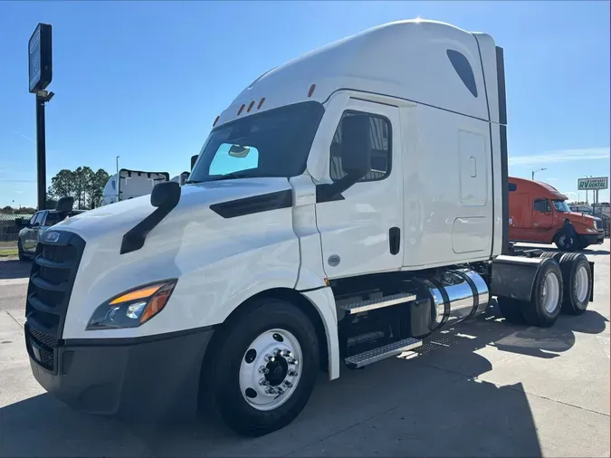 2020 FREIGHTLINER CASCADIA 126