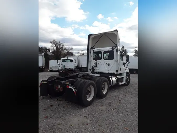 2018 FREIGHTLINER/MERCEDES CASCADIA 125