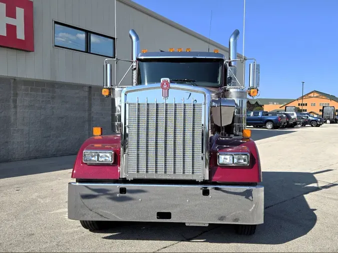 2025 Kenworth W900L