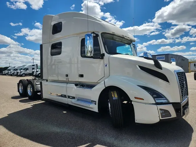 2024 VOLVO VNL64T860