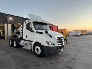 2018 FREIGHTLINER T12664ST