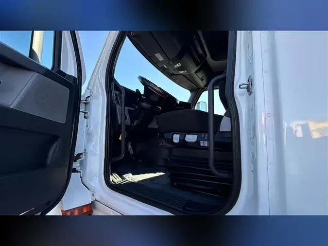 2022 FREIGHTLINER CA126