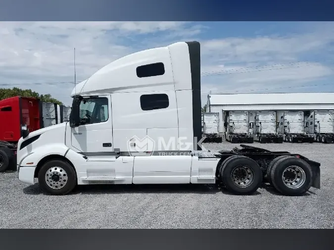 2021 VOLVO VNL64T760