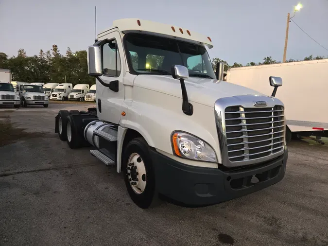 2017 FREIGHTLINER/MERCEDES CASCADIA 125