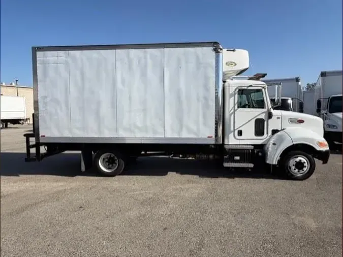 2018 Peterbilt 325