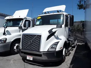 2019 VOLVO VNL64T-300