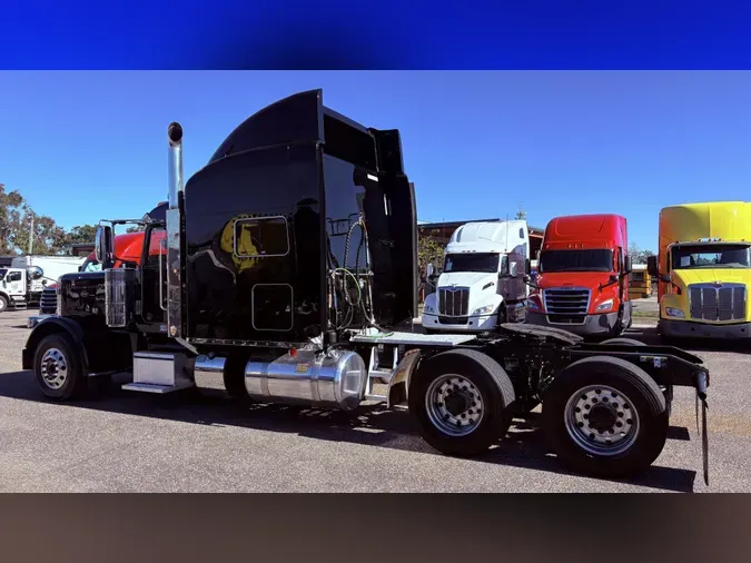 2022 Peterbilt 389