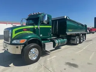 2021 Peterbilt 348