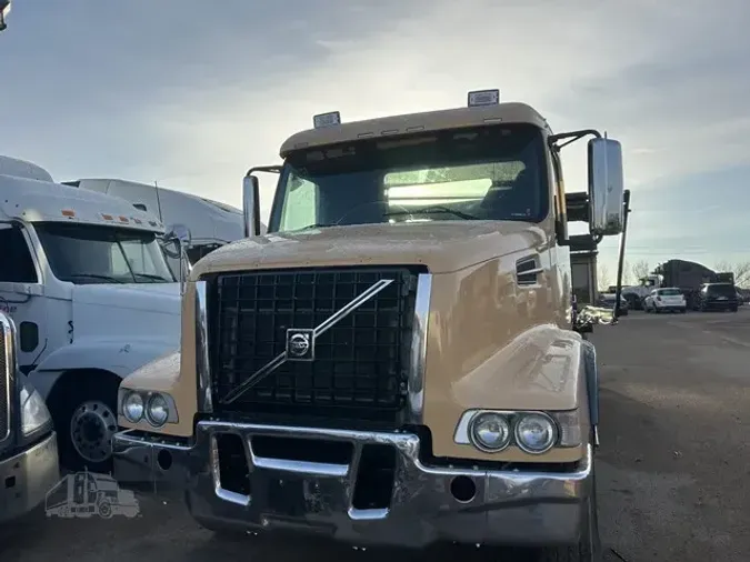 2002 VOLVO VHD64B2001735b73c937c40fe8c2188e9bd09d299