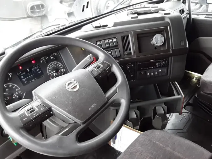 2020 VOLVO VNR64T-640