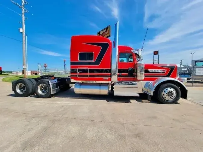 2022 Peterbilt 389