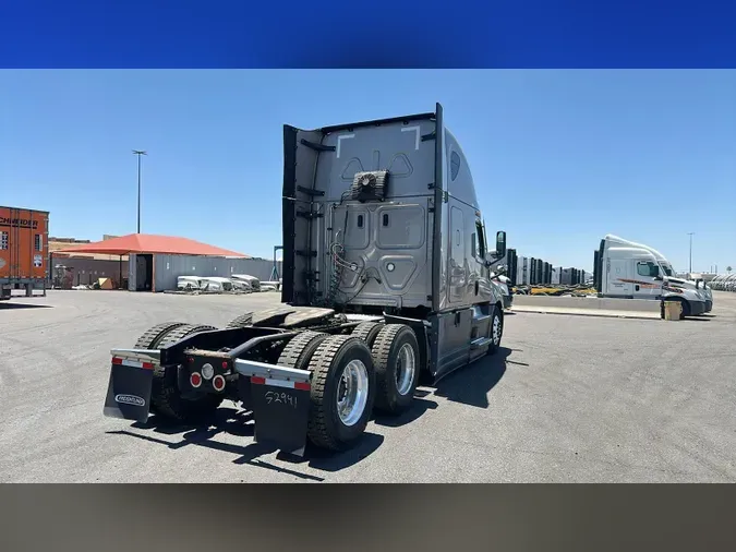2022 Freightliner Cascadia 126