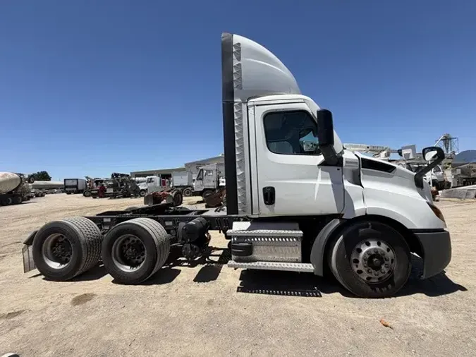 2022 FREIGHTLINER CASCADIA 116