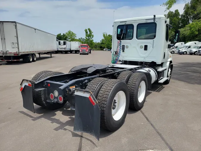 2017 FREIGHTLINER/MERCEDES CASCADIA 113