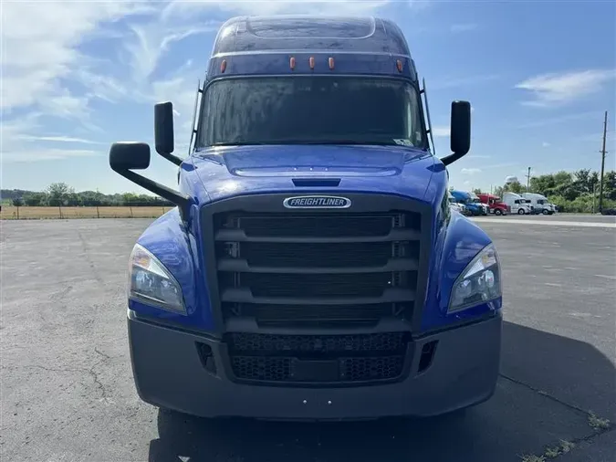 2021 FREIGHTLINER CA126