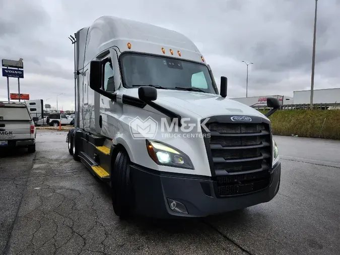 2020 FREIGHTLINER Cascadia 126