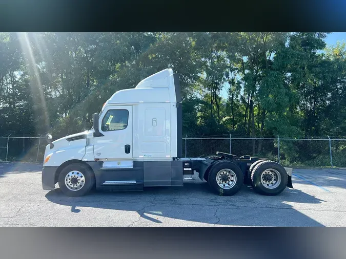 2020 Freightliner Cascadia 126