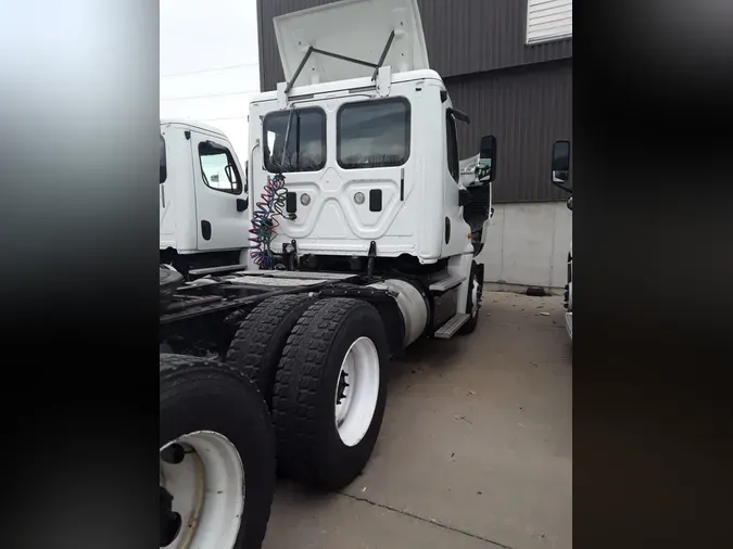 2015 FREIGHTLINER/MERCEDES CASCADIA 125