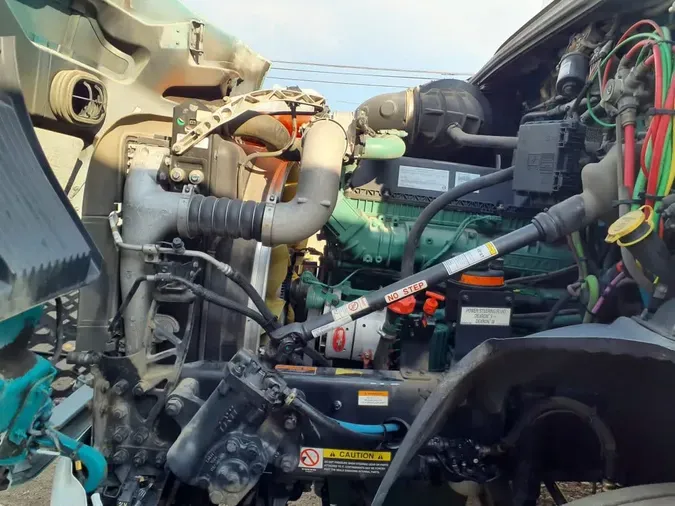 2019 VOLVO VNR42T 300