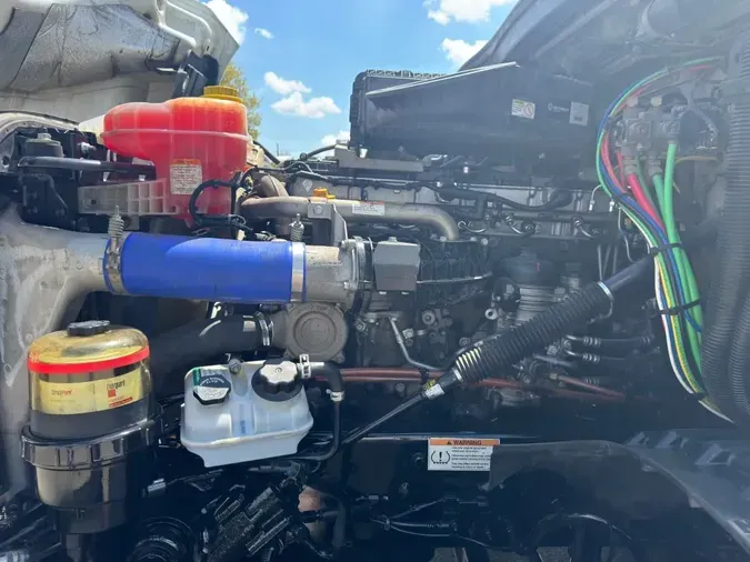 2021 FREIGHTLINER Cascadia 126