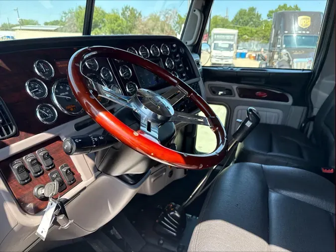 2022 Peterbilt 389