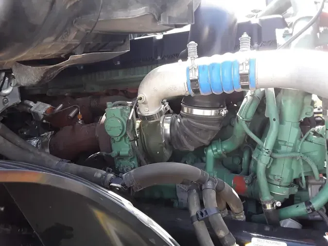 2020 VOLVO VNL64T-760