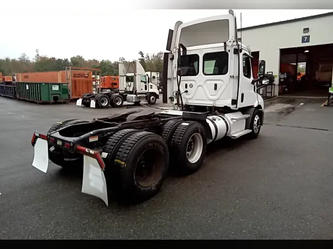 2020 Freightliner Cascadia 126