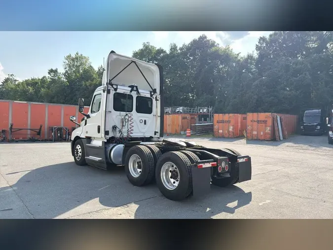 2020 Freightliner Cascadia 126