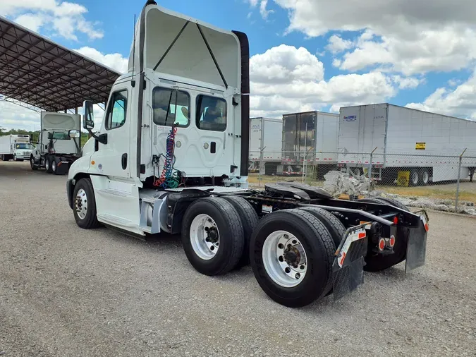 2015 FREIGHTLINER/MERCEDES CASCADIA 125