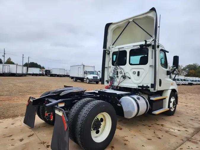 2018 FREIGHTLINER/MERCEDES CASCADIA 113