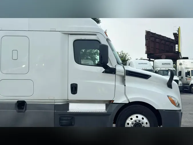 2021 Freightliner Cascadia 126