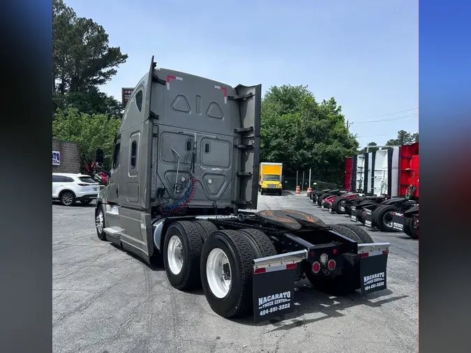 2020 FREIGHTLINER CASCADIA 126
