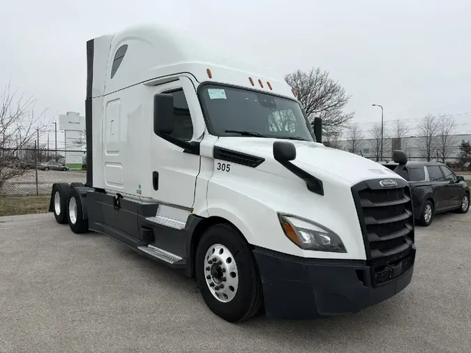 2022 FREIGHTLINER Cascadia 126