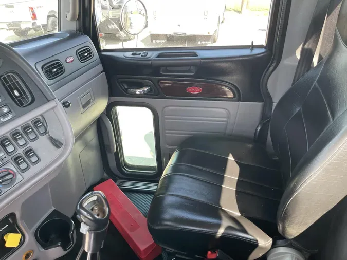2015 Peterbilt 389