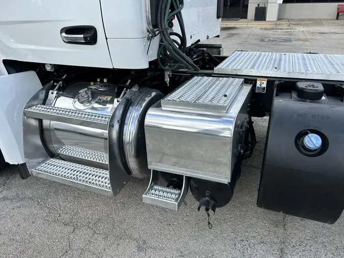 2023 Peterbilt 579176ea6859181095c57853bf102b7fd69